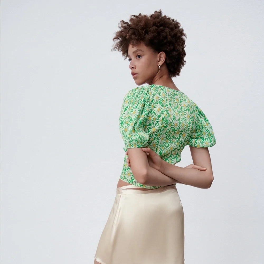 SOLD - Green ZARA Daisy Scrunched Top - Picture 9 of 10